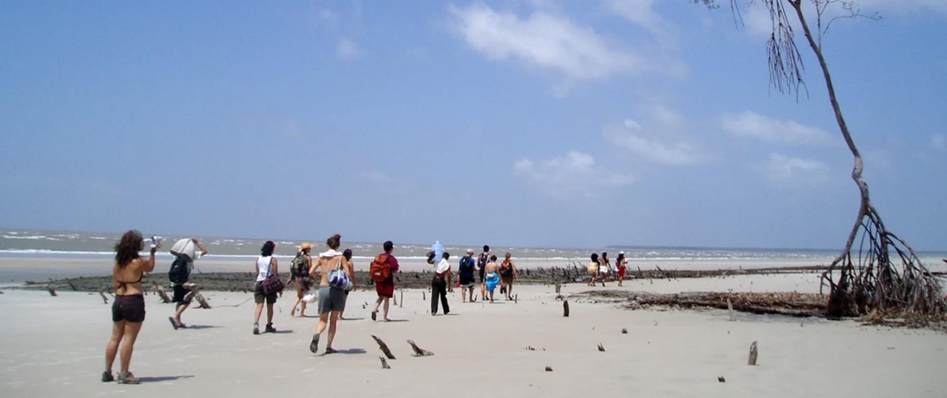 Ilha e Praia da Romana